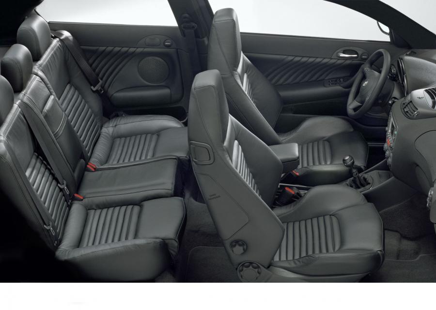 Интерьер Alfa Romeo 147 GTA 2002 года  (фото 62 из 70)